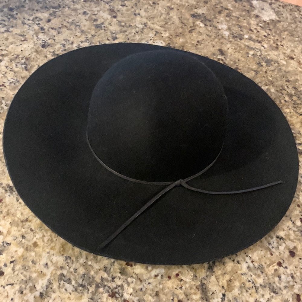 Felted wool wide brim hat